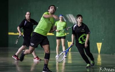 Mugak gainditu ditu frontenis txapelketak