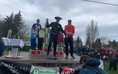 Lau lasterketatan podiumera igo da Ander de Luis