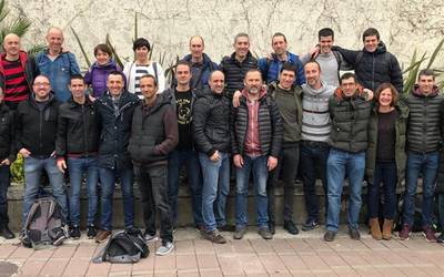 Entrenamendua eta sagardotegia uztartu zituzten Elgoibarko Master Igeri Taldeko kideek