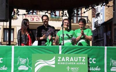 Azpeitiak hartu du Minbiziaren Aurkako Egunaren lekukoa