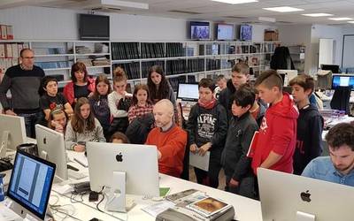 Aldizkarien atzean dagoena ezagutzera gerturatu dira Arrasate institutuko ikasleak