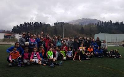 Emakumezkoendako futbol tokapeta egingo dute Real Sociedad Fundazioko entrenatzaileekin