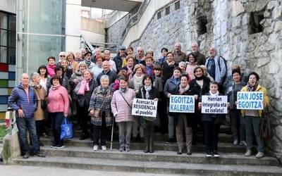 Egoitza Kalera taldeak sinadura bilketaren «oso balorazio positiboa» egin du