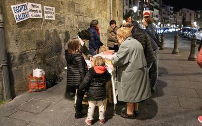 2.090 sinadura bildu ditu hiru astean Egoitza Kalera taldeak