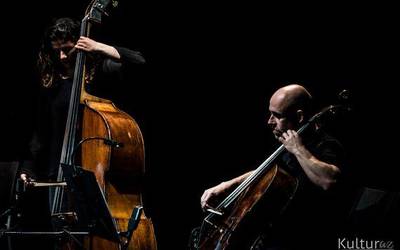 Emozioak harilkatu dituzte Eñaut Elorrietak eta Kaabestri String Ensemblek Soreasun