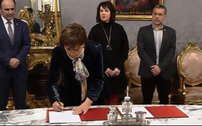Parlamentuko hauteskundeen deialdiaren foru dekretua, sinatua