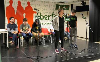 Hego Uribe taldea Bertsolari Gazteen XXVII. BBK Sariketaren finalerako sailkatu da