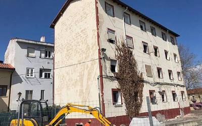 Aretxabaletako Nuñez erakina eraisten hasi dira