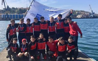 Infantil gizonezkoek jaso dute Gipuzkoako batel ligako irabazlearen bandera