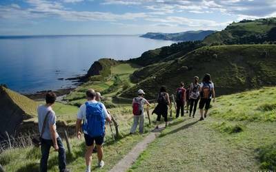 Deba eta Zumaia arteko ibilaldia eta itsas irteera antolatu du Geoparkeak iganderako