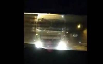 Kamioilari bat salatu du Foruzaingoak kotxeak mehatxatu eta atzetik presioa egiteagatik