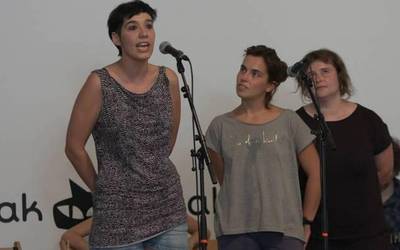 Bertso saio feminista izanen da gaur Barañaingo gaztetxean