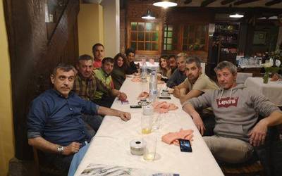Hainbat lagunek omenalditxoa egin diote Alex Txikoni, K2ko espediziotik itzuli berritan