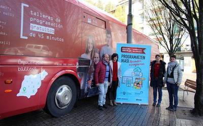 Teknologia berrien "erabilera kritikoa eta kontzientea" bultzatzeko autobusa izango da bost egunez Azpeitian