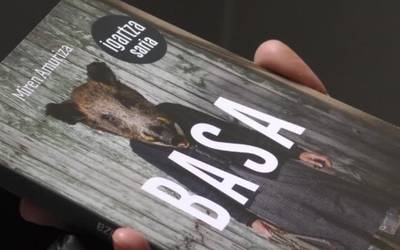 'Basa' eleberria aurkeztu du Miren Amurizak