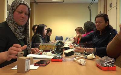 Emakumeentzako elektrizitate tailerra asteazkenero  Kultur Etxean