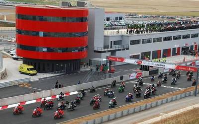 Lan eskaintza sexista Los Arcoseko abiadura zirkuitoan lan egiteko