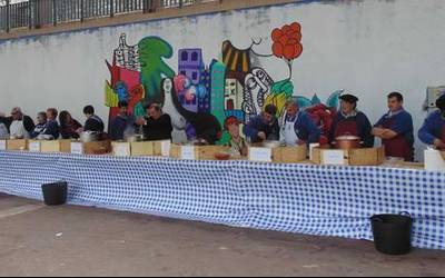 Santelmoetako olagarro zopa lehiaketarako izen ematea zabalik dago