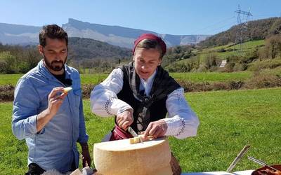 Izorian grabatu dute "Historias a bocados" telebista programa
