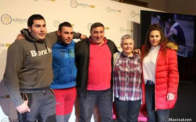 Goenatxo II.a, urte askoan izan den harri-jasotzaile harrigarrienaren biografia liburua aurkeztu dute