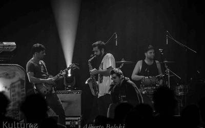 Reggae doinuek dantzan jarri dute Sanagustin