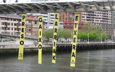 Sare Herritarrak euskal presoek bizi duten egoera salatzeko ekintzak egin ditu