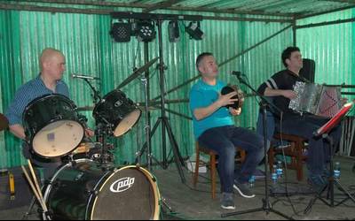 Irudietan: Aristerrazuko Erromeria jendez gainezka