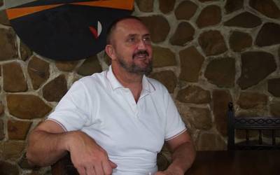 "Gure inguruan zarata gehiegi daukagu, ideiak ez dira lehen bezala etortzen"