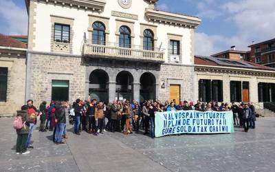 Elkarretaratzea egin dute Valvospain-Ituarteko langileek, enpresaren etorkizuna kolokan dagoelako