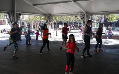 Dantza eta kirolarekin bukatu zuten Korrika Kulturala Foru plazan