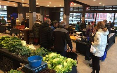 Bihar eta etzi ez da ekoizlerik izango Azoka Plazan