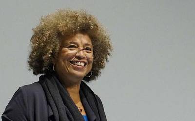 Liburu eta bideo feministak maileguan hartzeko aukera emango du Emakumeen Gelak