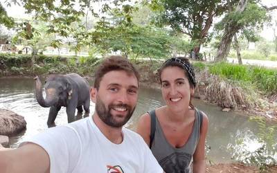 Aitor Laka oñatiarra eta bere neska-laguna onik, Sri Lankako atentatuaren ostean