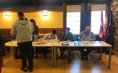 Gora egin du parte hartzeak Espainiako Gorteetarako hauteskundeetan