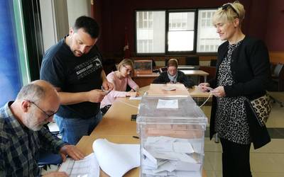 Hauteskulekuak ixteko orduerdiren faltan %70ekoa da parte-hartzea Mendaron