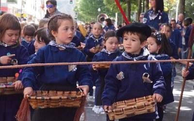 Haurren danborradak hartu ditu herriko kaleak