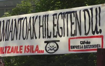 Caf-en amiantoagatik hildako pertsonen oroimenean egin dute elkartaratzea
