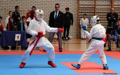 Haurren Udaberriko Karate Txapelketa jokatu dute
