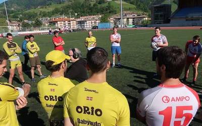 Orioko arraunlariak Ordizian izan dira errugbian entrenatzen