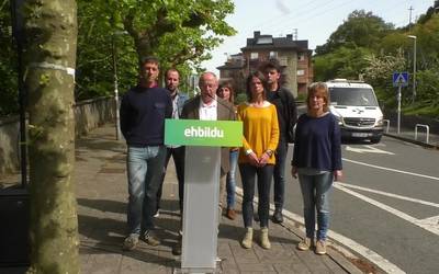 Pertsonak erdigunean izango dituen osasun kudeaketaren alde konprometitu da EH Bildu