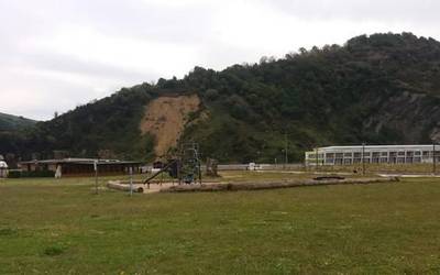 Kiroldegiko Aktibatu taldeak hondartza inguruan komun publikoak jartzeko eskatu dio udalari