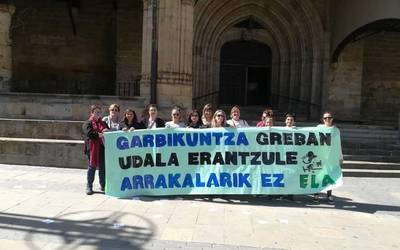 Elorrioko Udaleko garbitzaileek greba mugagabean jarraitzen dute