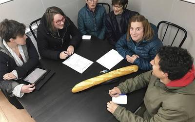 Lan-taldeak osatzen ez badira arkume-jaterik ez dute eginen Aranoko festetan