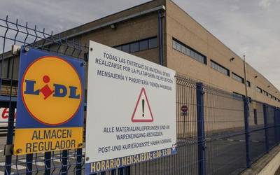 “Engainatuak” sentitzen direla adierazi dute LIDLeko Langile Batzordeko kideek