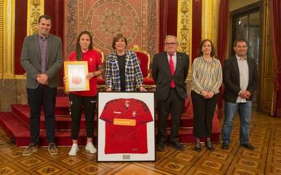 Nafarroako Gobernuak zorionak eman dizkio Emakumezkoen Osasuna taldeari
