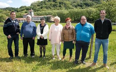 Urdazubiko Geroa Baik taldeko argazkia atera du