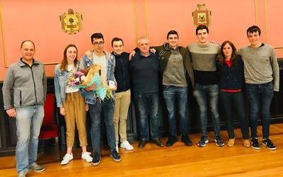 Pablo Etxeberria igerilariari harrera egin diote udaletxean