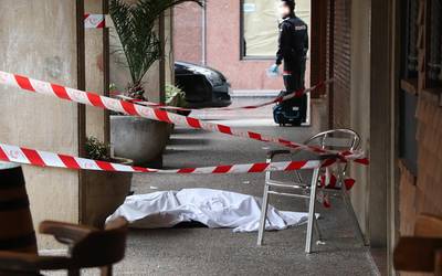 36 urteko gizonezkoa da labankadaz hil dutena, eta Ertzaintzak atxilotu du ustezko erasotzailea