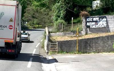 Bergarako Ubera eta San Juan auzoetan "bide seguruak" eskatu dituzte