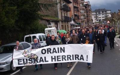 Karasatorreren bikotea sei hilabetez bisitarik gabe utzi dute
